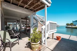 1818 Tiki Dr, Tiki Island, TX 77554 - Photo 10