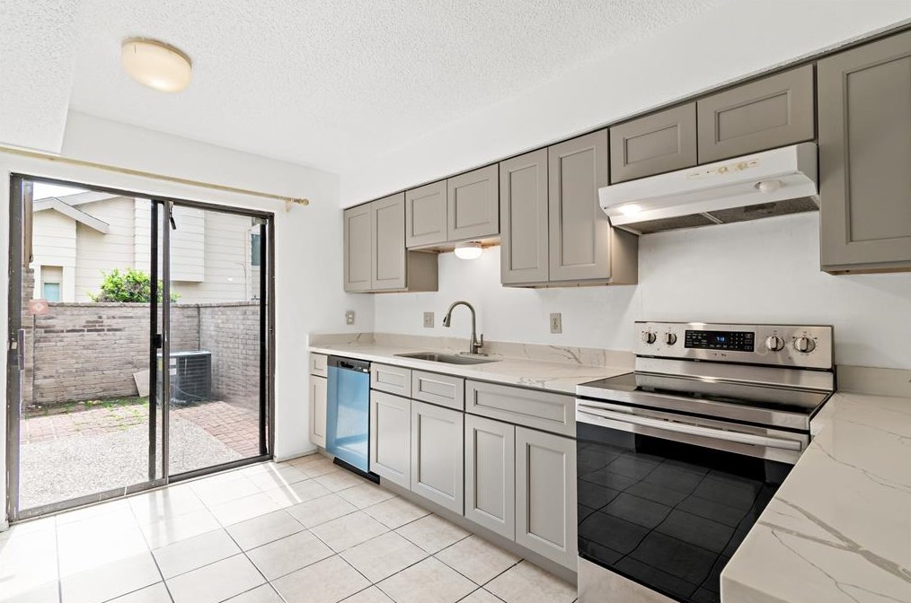 3158 Windchase Blvd, Houston TX  77082-3426 exterior