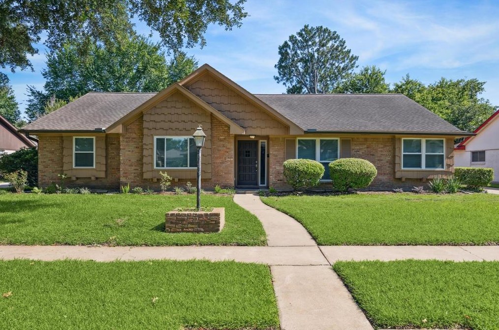 7615 Braesview Ln, Houston, TX 77071