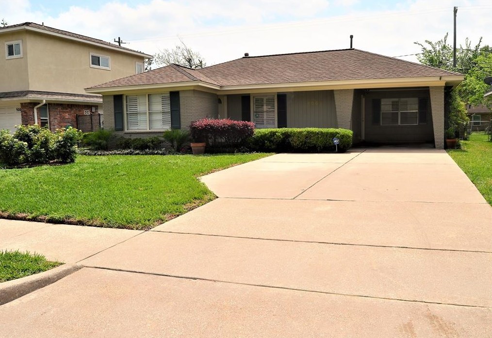 4009 Nenana Dr, Houston, TX 77025-5419