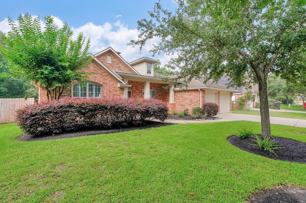 12922 Coopers Hawk Dr, Houston, TX 77044-4400