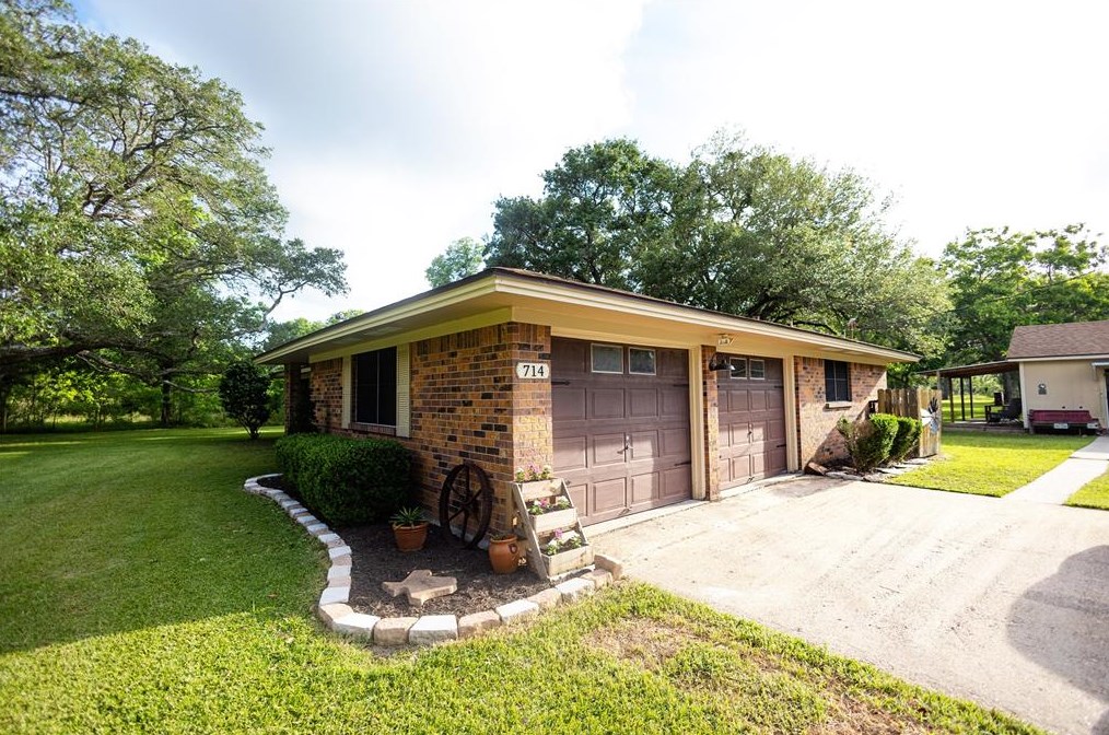 714 County Road 486, Jones Creek, TX 77541-8728