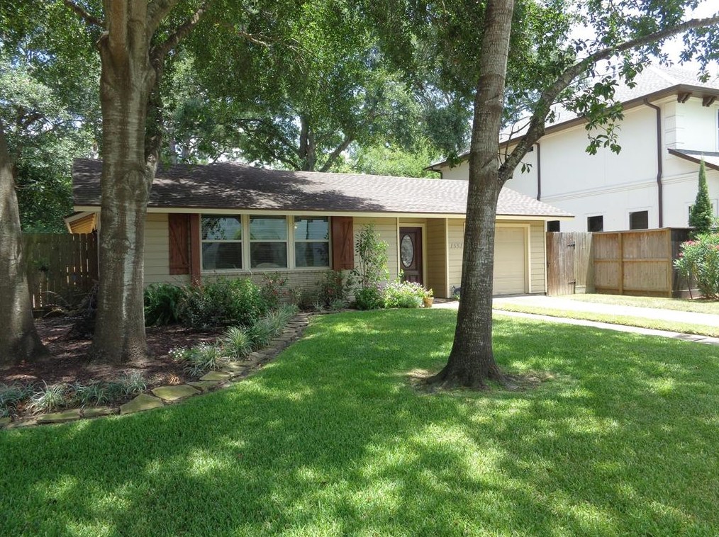 1551 Hewitt Dr, Houston, TX 77018