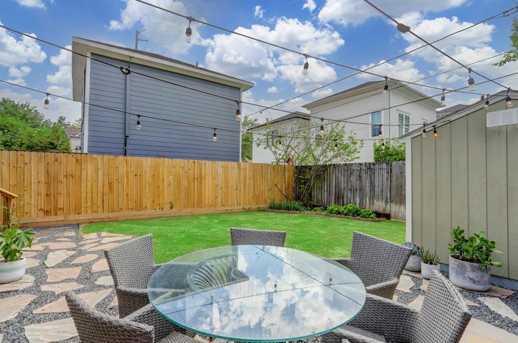 741 Allston St, Houston TX  77007-1526 exterior