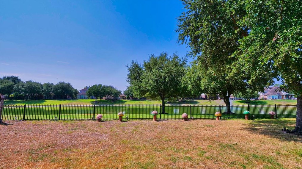 16319 S Temple Dr, Houston, TX 77095