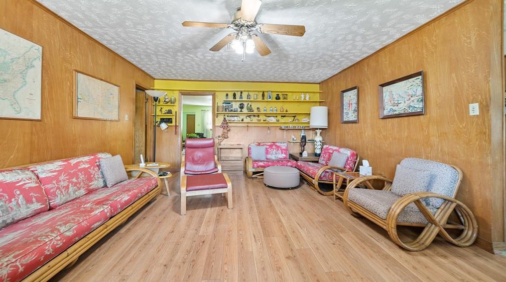 4514 Mcdermed Dr, Houston TX  77025-5401 exterior