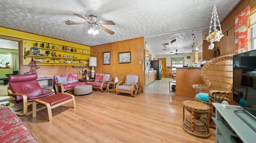 4514 Mcdermed Dr, Houston TX  77025-5401 exterior