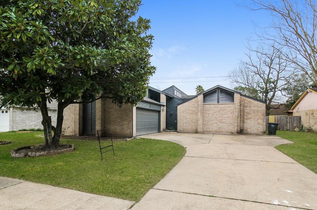 8810 Enchanted Forest Dr, Houston, TX 77088