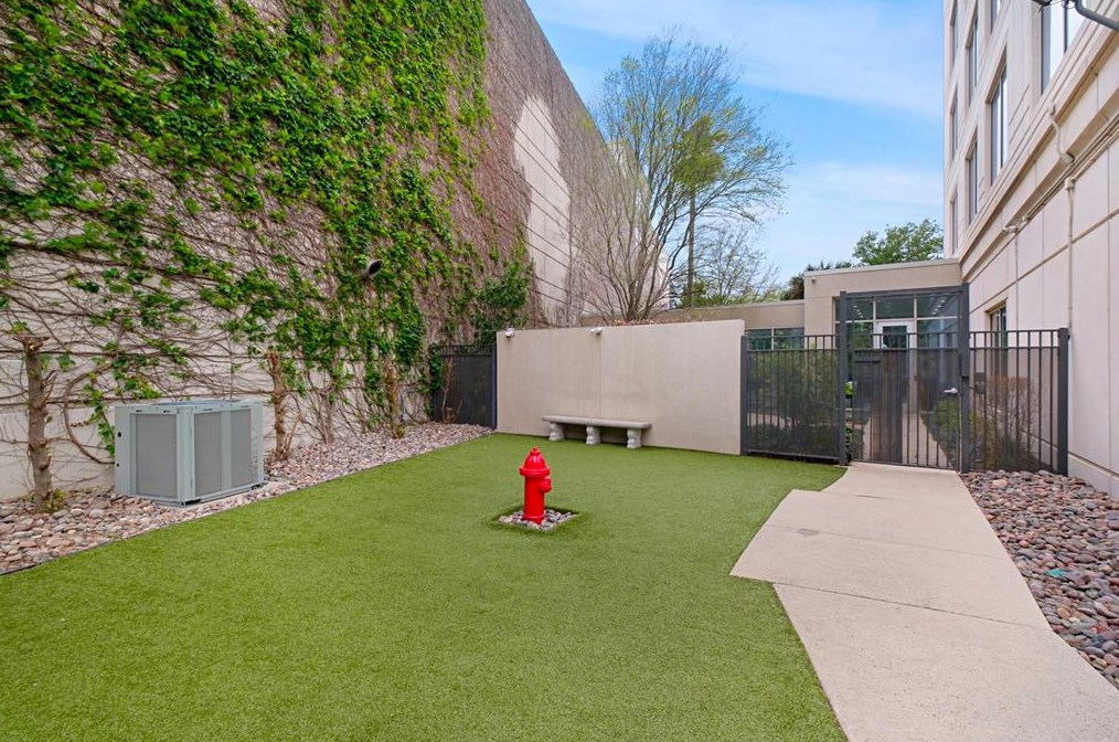 3333 Allen Pkwy, Houston TX  77019-1836 exterior