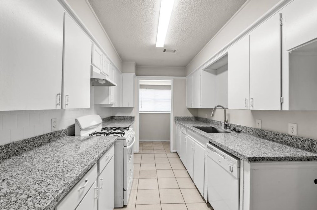 7322 Bintliff Dr, Houston, TX 77074