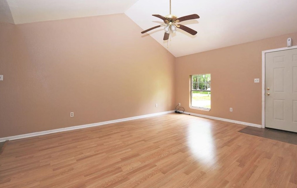 608 Alamo St, West Columbia, TX 77486