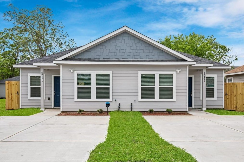 8218 Corinth St, Houston, TX 77051-1411