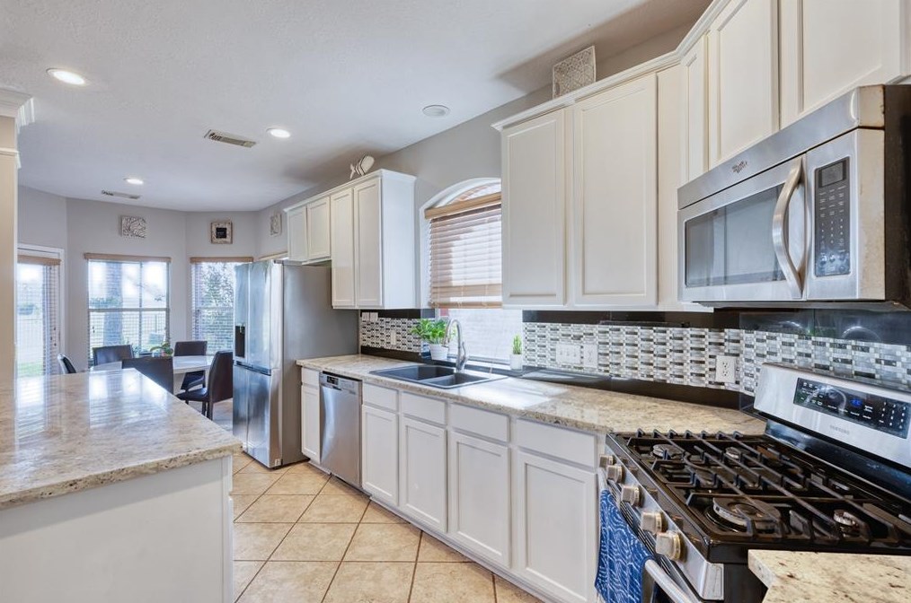 10626 Lyndon Mdw Dr, Houston TX  77095-6666 exterior