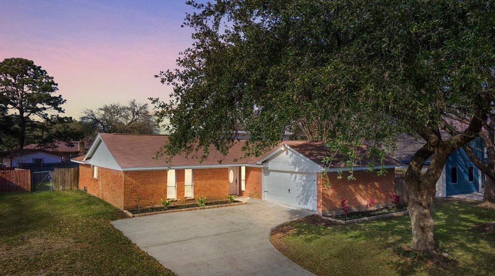 3406 Surrey St, Baytown, TX 77521-1959