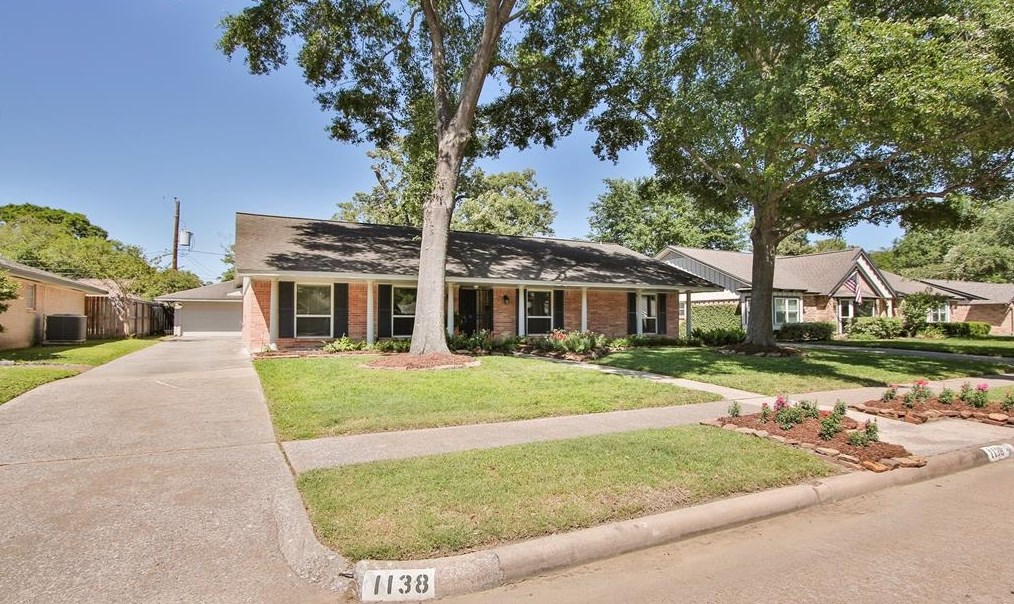 1138 Thornton Rd, Houston, TX 77018-3233