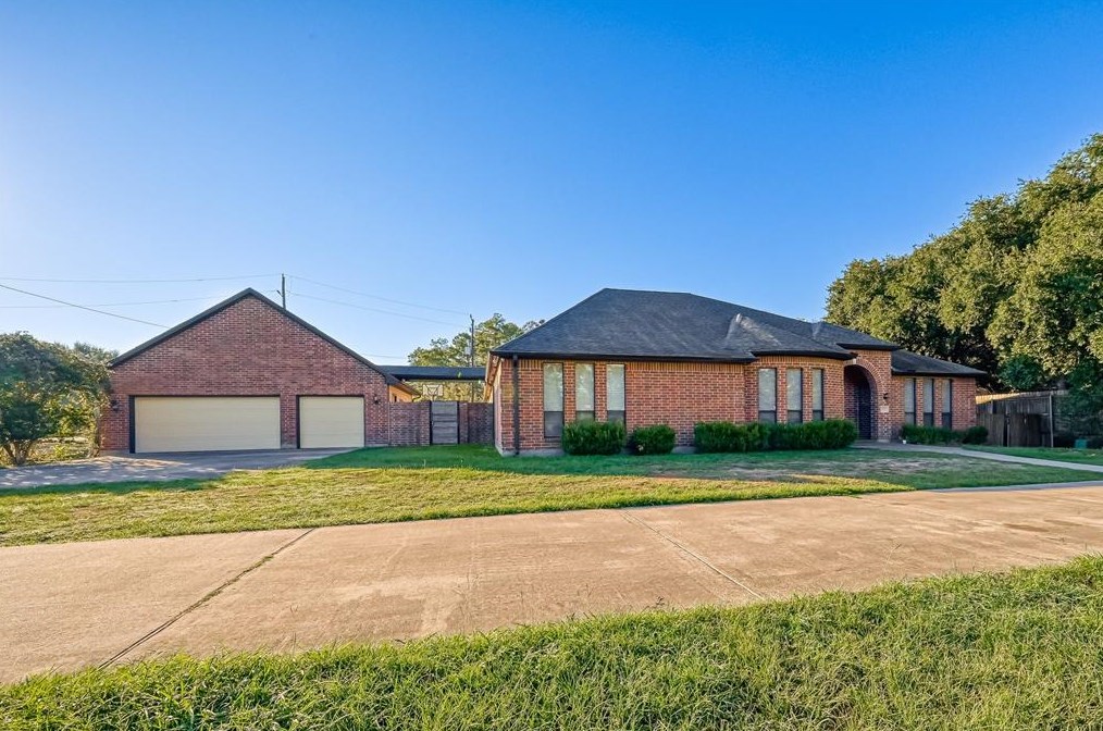 2303 Encreek Rd, Houston, TX 77068