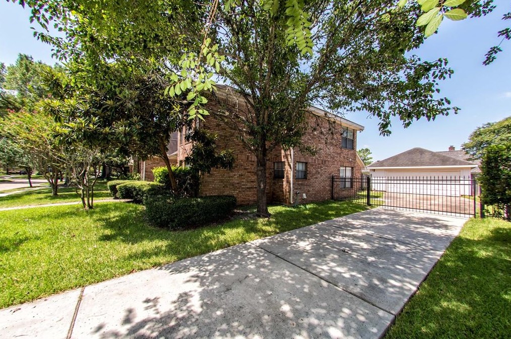 3438 Mimosa Way, Sugar Land TX  77479-2706 exterior