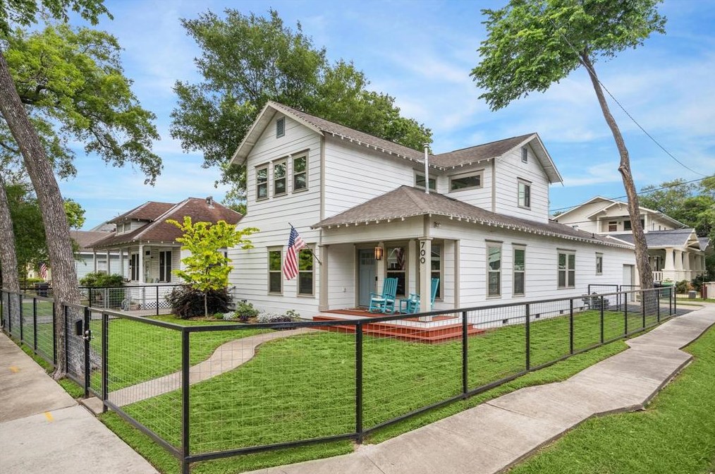 700 Enid St, Houston, TX 77009-4619