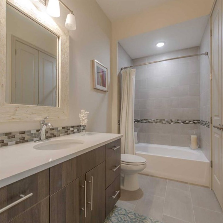 1800 St Joseph Pkwy #206, Houston, TX 77003