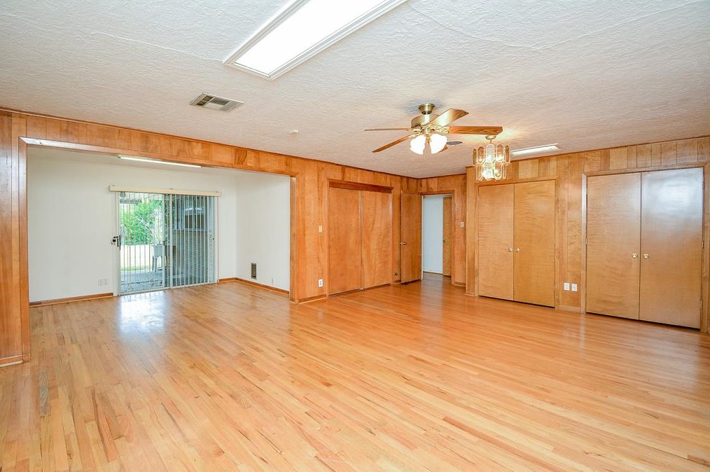 5406 Beechnut St, Houston TX  77096-1216 exterior