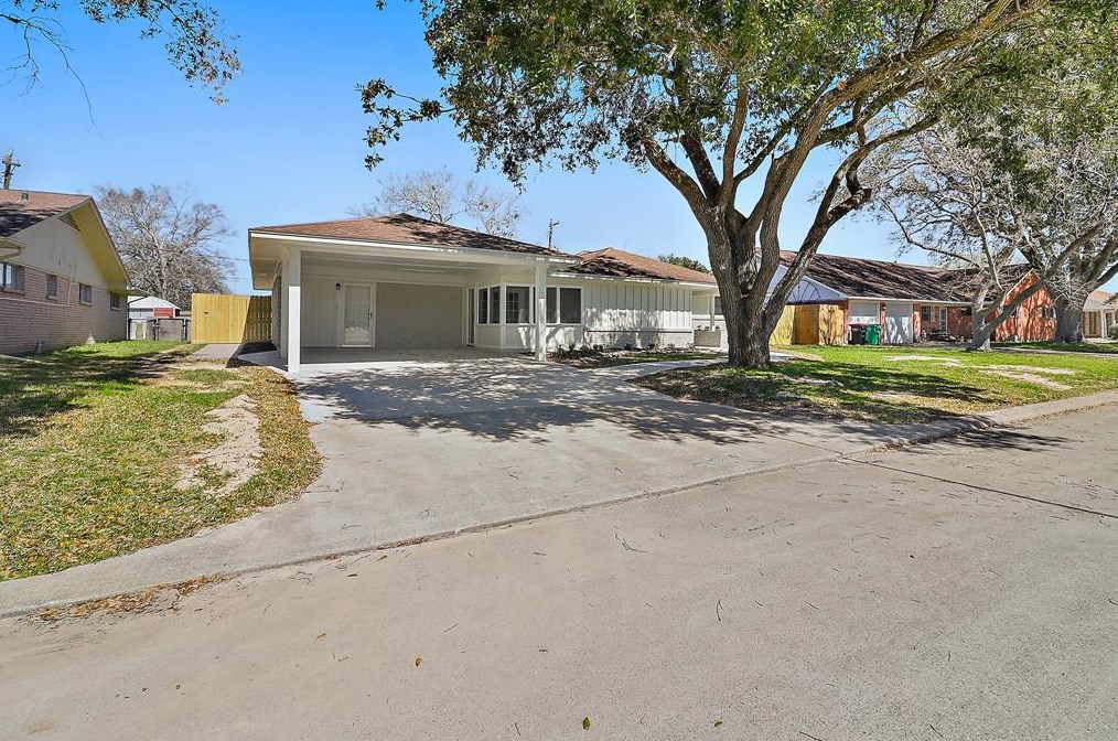 1002 Rosewood Dr, Baytown, TX 77520-2563