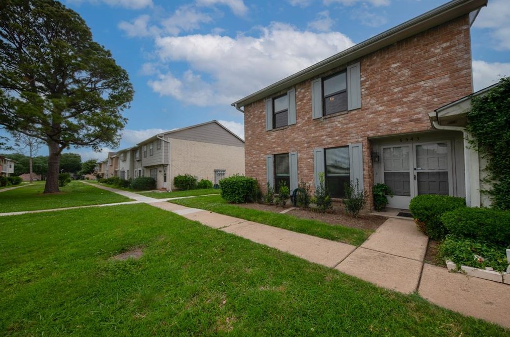 6543 Briar Bayou Dr, Houston, TX 77072-1769
