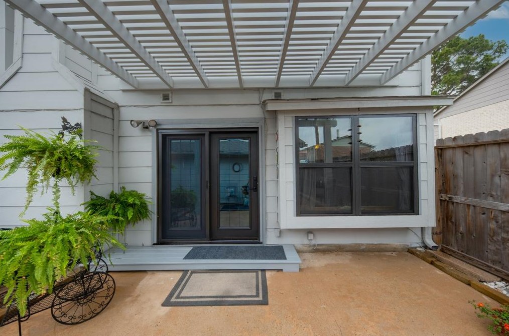 6543 Briar Bayou Dr, Houston TX  77072-1769 exterior