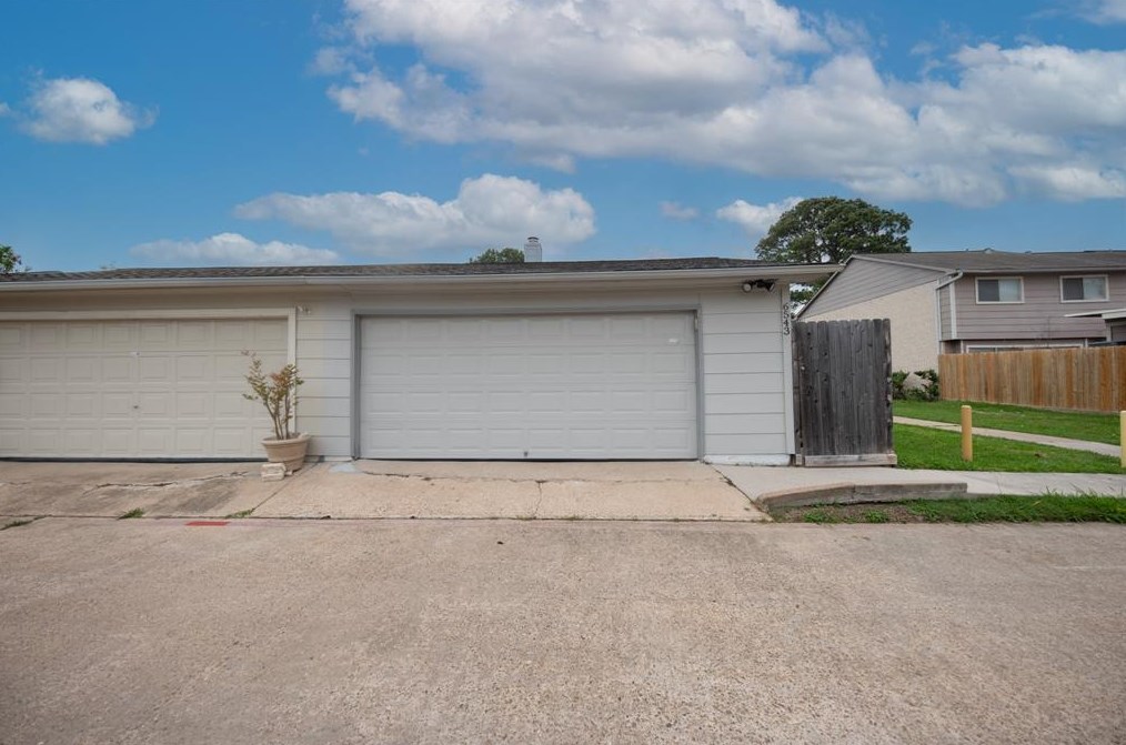 6543 Briar Byu Dr, Houston TX  77072-1769 exterior