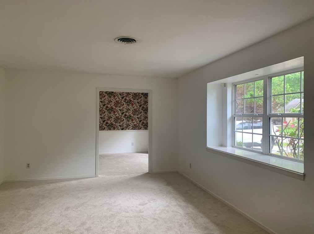 10511 Timberoak Dr, Houston, TX 77043-2803