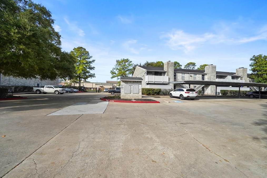 10779 Braes Bend Dr, Houston, TX 77071-1143