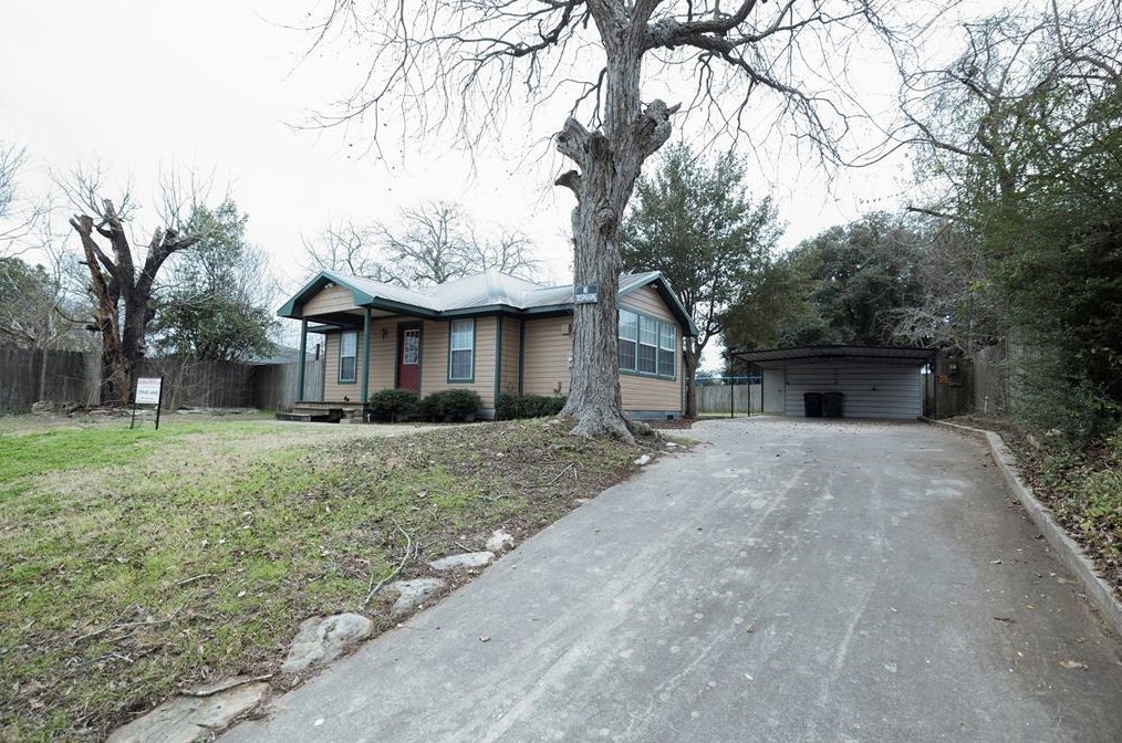 1002 Garrett St, Brenham, TX 77833