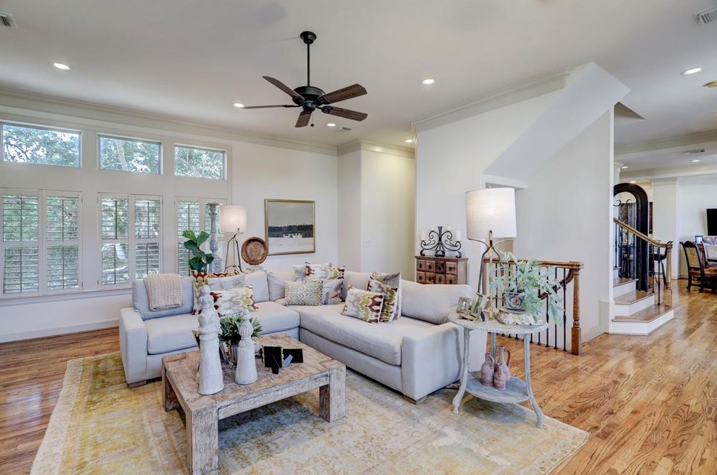 5772 Sugar Hill Dr, Houston TX  77057-2112 exterior