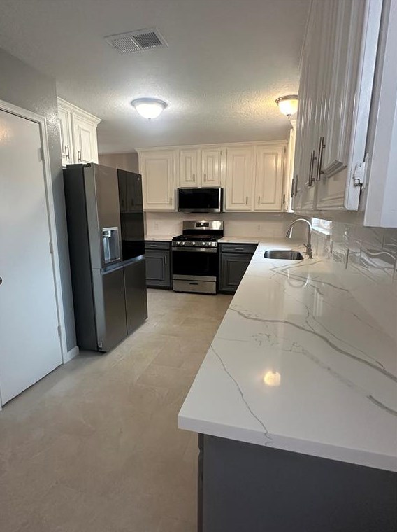 501 Cindyrella Dr, Highlands, TX 77562