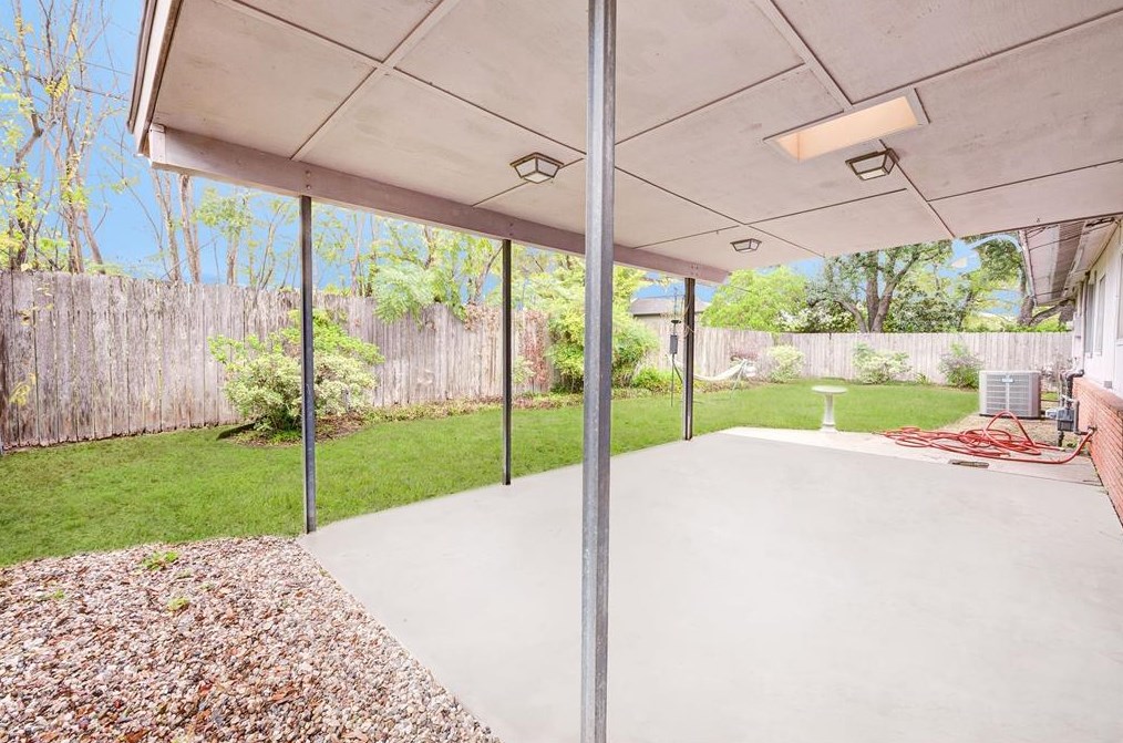 5314 Carew St, Houston TX  77096-1218 exterior