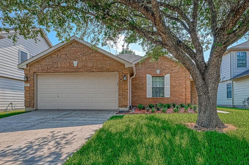 7910 Black Bird Ln, Baytown, TX 77523