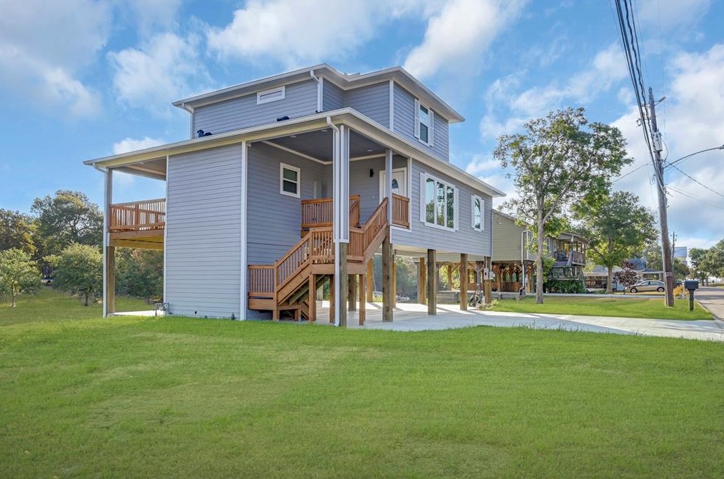 915 Oak Grove St, Morgans Point, TX 77571