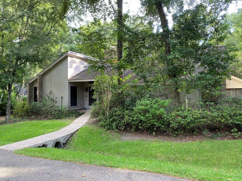 10725 Timberwagon Cir, Spring, TX 77380-4042