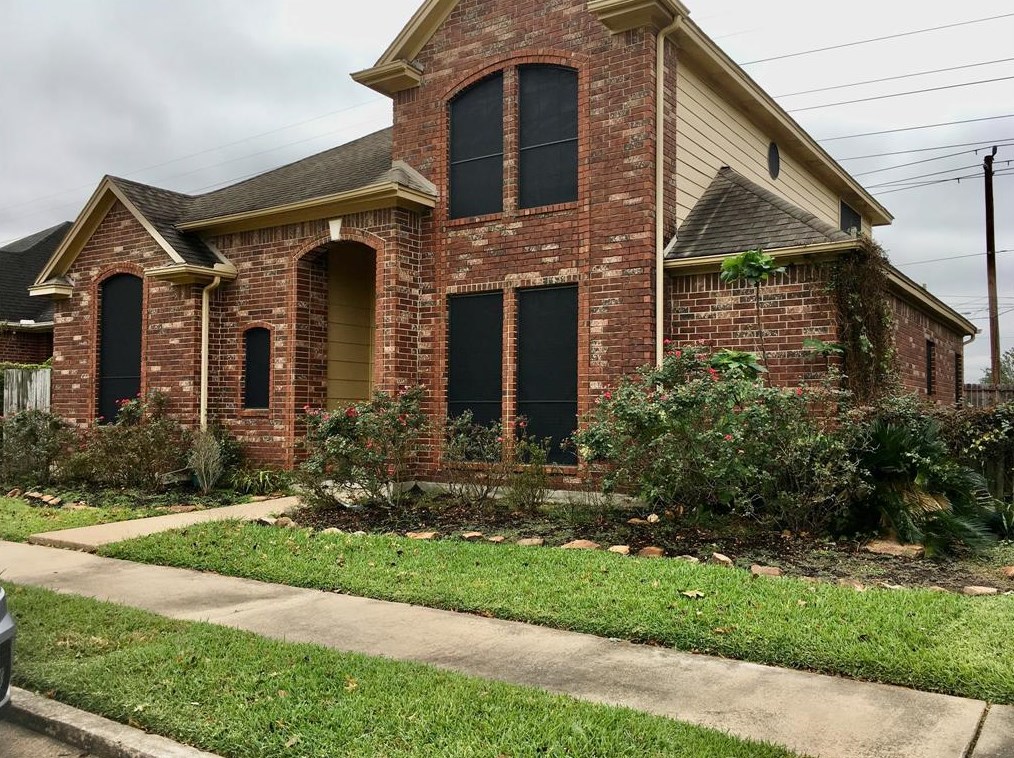 2404 Country Club Dr, Pearland, TX 77581
