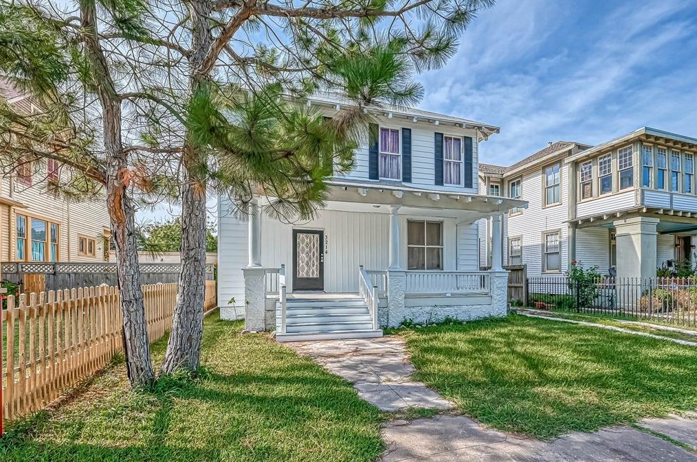 3214 Bernardo De Galvez, Galveston, TX 77550