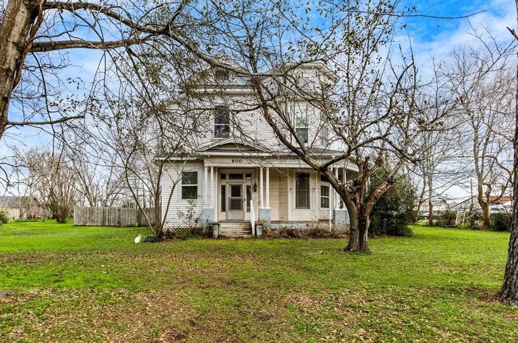 600 2nd St, Palacios, TX 77465-4916
