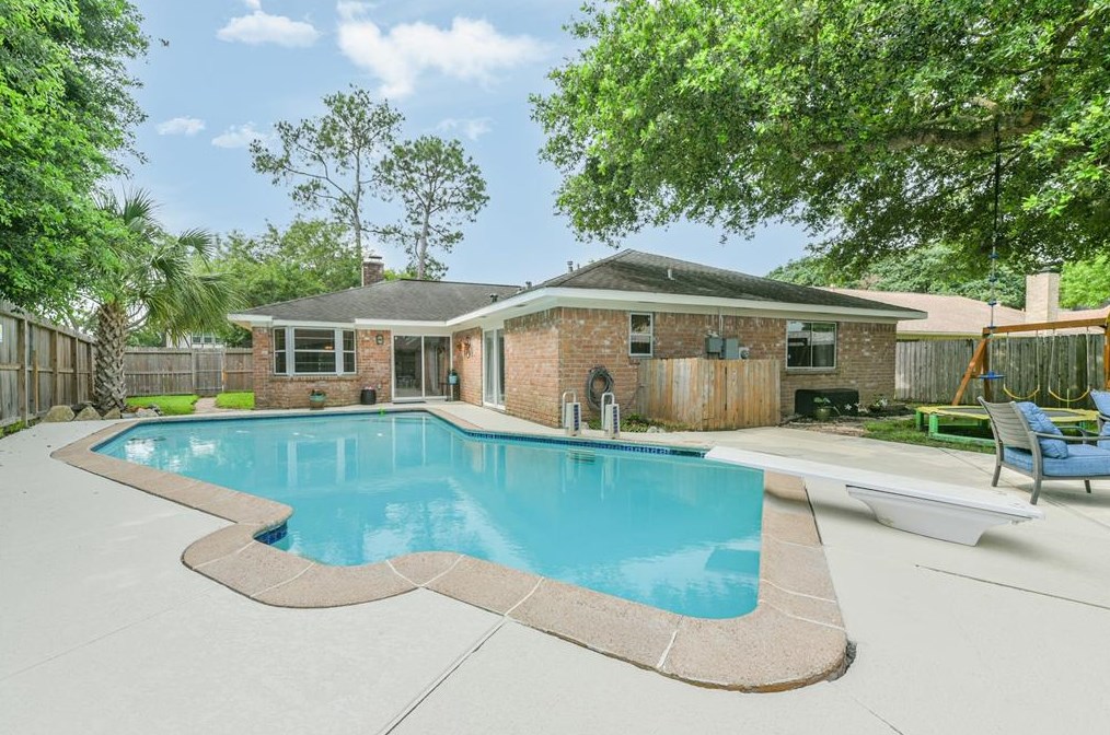 823 Bradwell Dr, Houston, TX 77062-3301