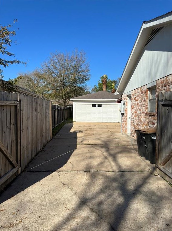 12226 Meadowhollow Dr, Stafford, TX 77477