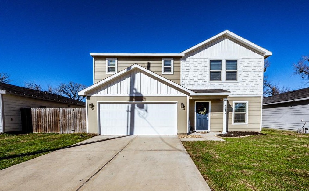 710 Roosevelt St, White Hall, TX 77868-3567