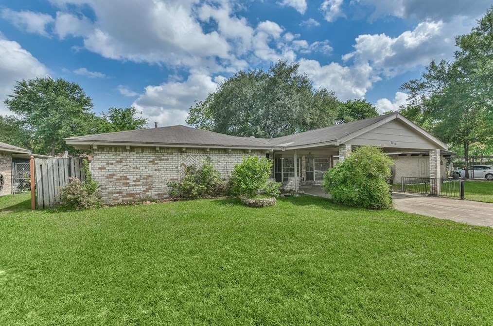 1315 Diplomat Way, Houston, TX 77088