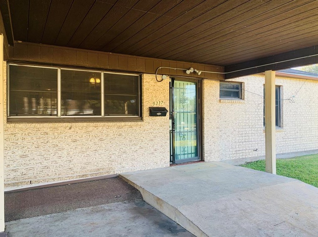 9337 Fairland Dr, Houston, TX 77051-3114