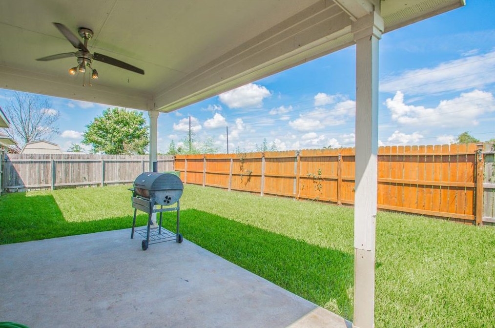 10515 Evergreen St, Baytown TX  77523-2452 exterior