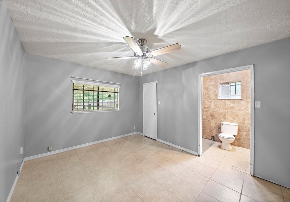 3630 Spears Rd, Houston TX  77066-4117 exterior