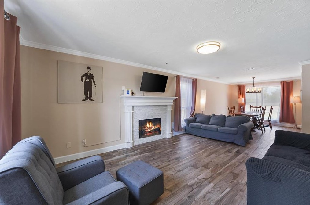 8414 Vinton Ct, Houston, TX 77040-1565
