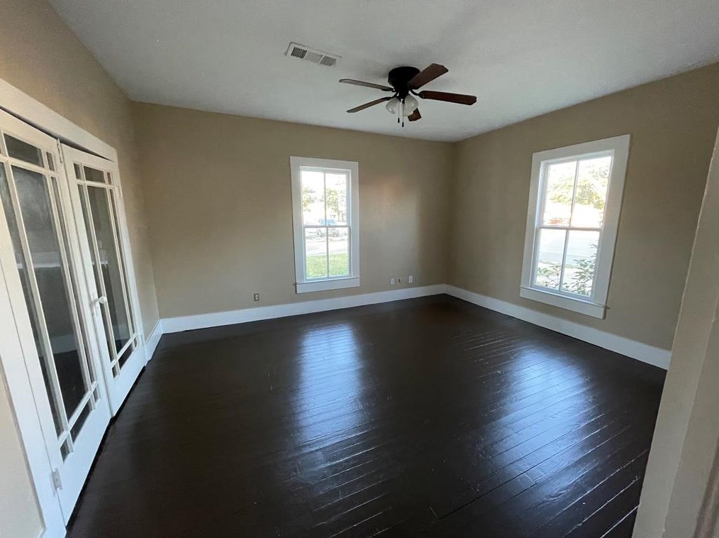 405 10th St, Hempstead, TX 77445