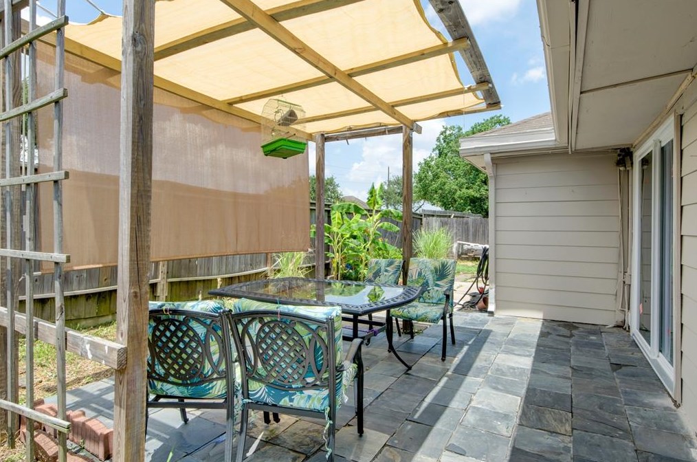 6314 Cpe Forward Dr, Houston TX  77083-1836 exterior